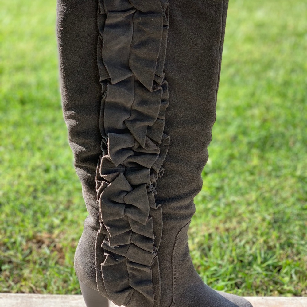 Boots - Picture 2 of 7